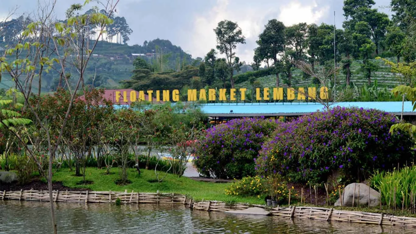 Floating Market Lembang: Eksplorasi Kuliner Unik di Atas Perahu dengan Udara Sejuk